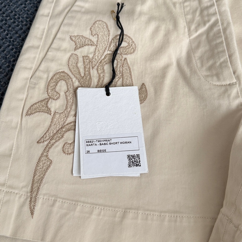 Embroidered Cream Women’s Bermuda Shorts - Picture 6 of 6